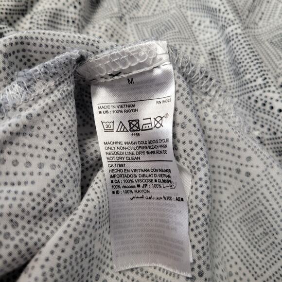 Old Navy Romper Womens Medium Geometric Print Button Front Shorts Rayon Playsuit - Picture 12 of 14